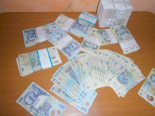 Leul a fost cotat vineri la 4,45/euro
